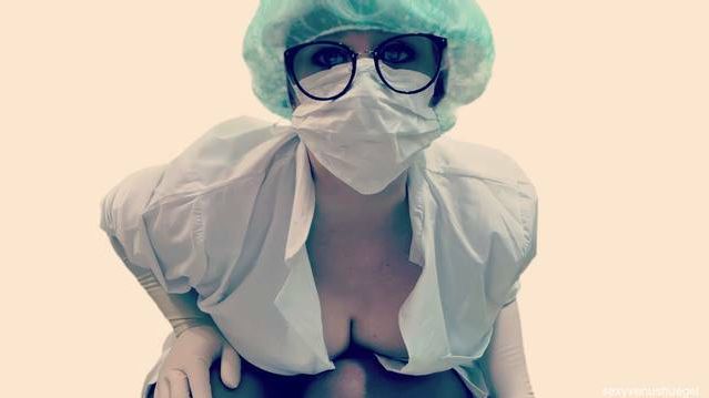 Krankenschwesterpisse weckt Dich auf