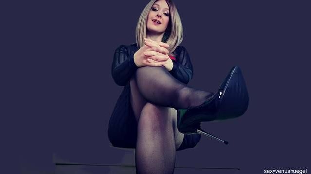 Inhaliere die Weiblichkeit Wichsdiener