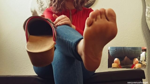 Meine Füße in Clogs