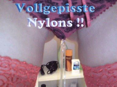 In Nylons auf den Boden gepisst