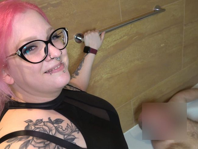 Alex und Abby pissen den Loser an