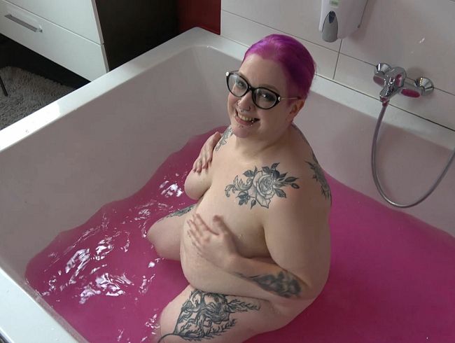 Ich werde im Scheimbad vollgepisst – meine erste Golden Shower von einem Mann!