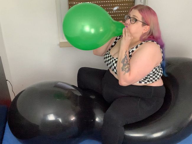 Blow to Pop auf einem riesigen Ballon
