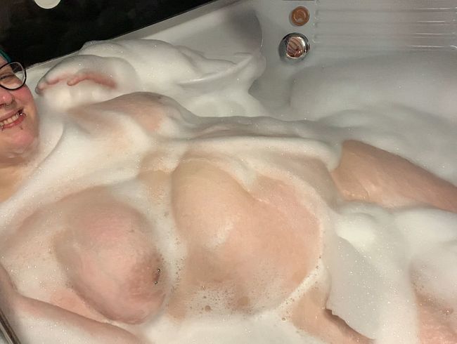 Wasserspaß mit Abby! Kommt du mit ins Schaumbad?