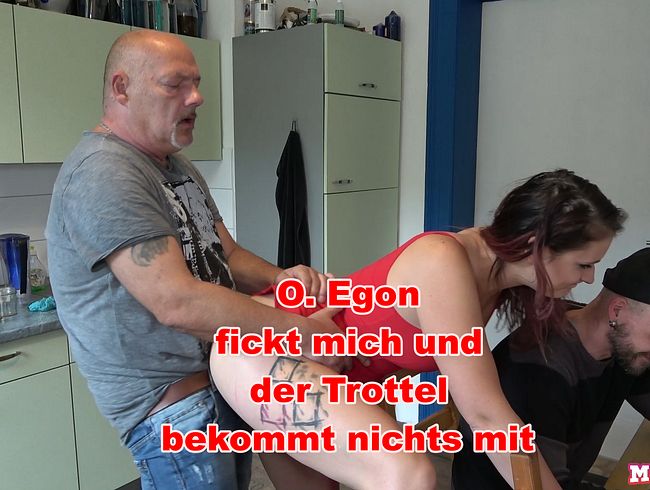 O.Egon fickt mich und der Trottel merkt es nicht