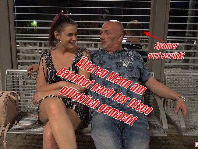 Älteren Mann am Bahnhof verführt