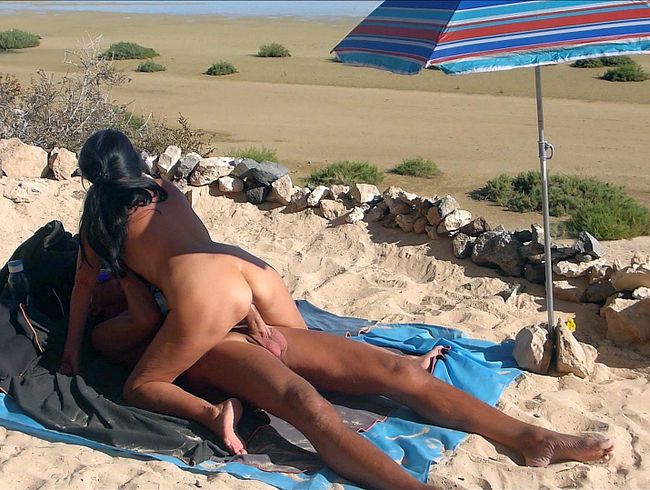 Heißer Amateur-Sex am Tropical-Beach