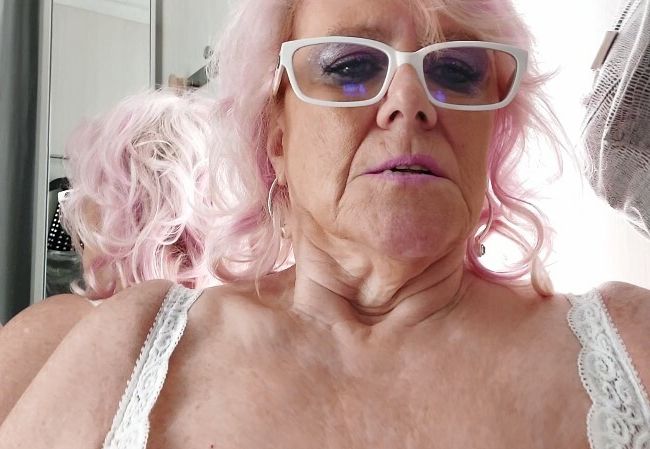 In der Kaufhaus Umkleidekabine gewichst