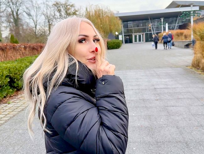 Riskanter Squirt Fick mitten in der vollen Therme!