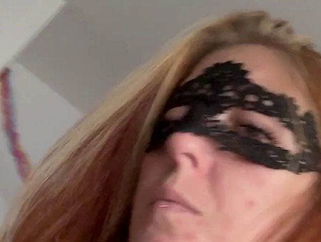 GIERMODUS KÜCHENFLUTUNGSEISPRUNGQUICKIE in Socken