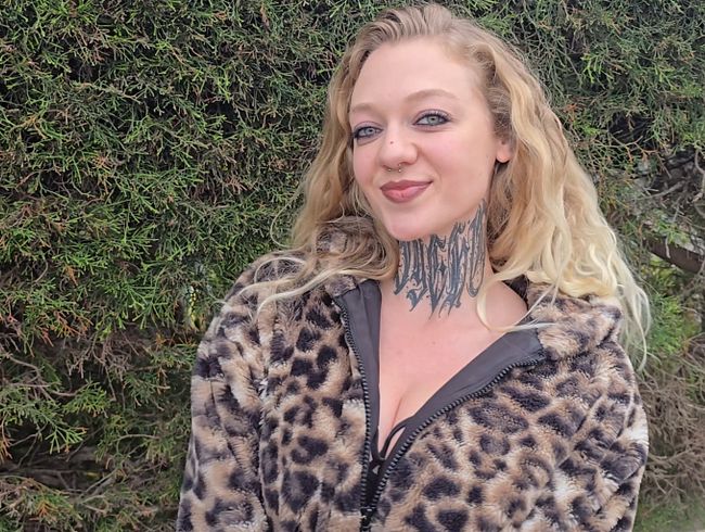 100% SCHLAMPE! Von der Straße direkt in die FOTZE! Kevin(19) pumpt mir mein FICKLOCH voll!