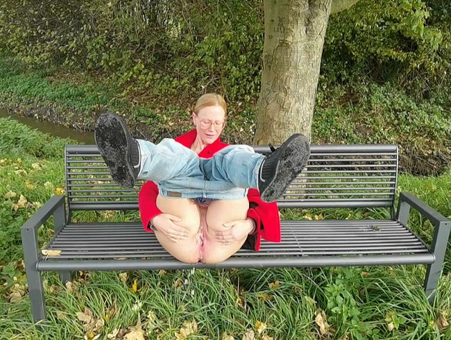 Public Pinkeln mit "Geräusch"