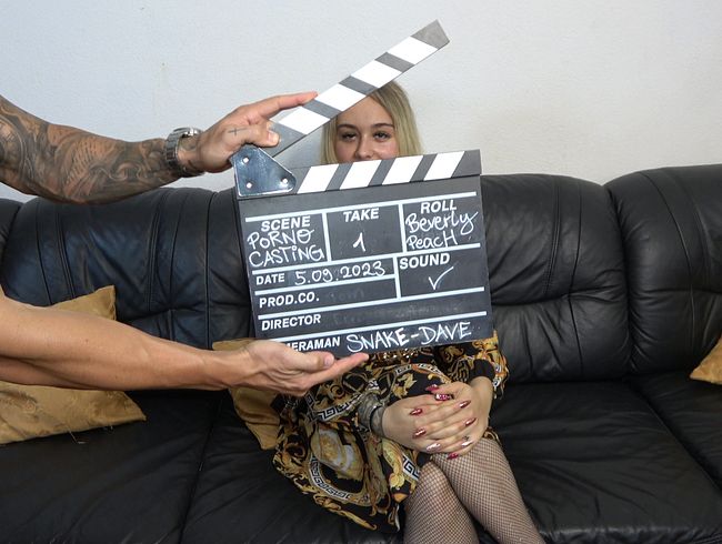 Porno Casting mit der 21 Jährigen Beverly Peach
