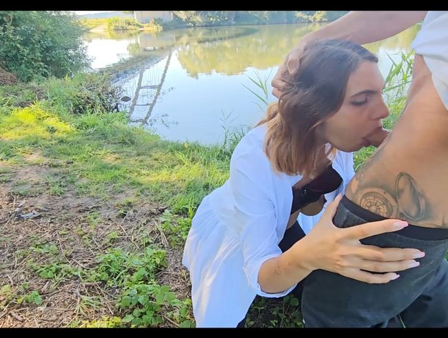 Billige Fremdgehschlampe ! - Ich lutsche den Schwanz meiner besten Freundin!!