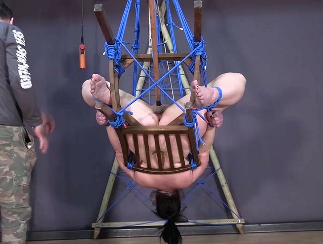 Suspension und Pussyspiel mit dem Holzstuhl  Teil 2