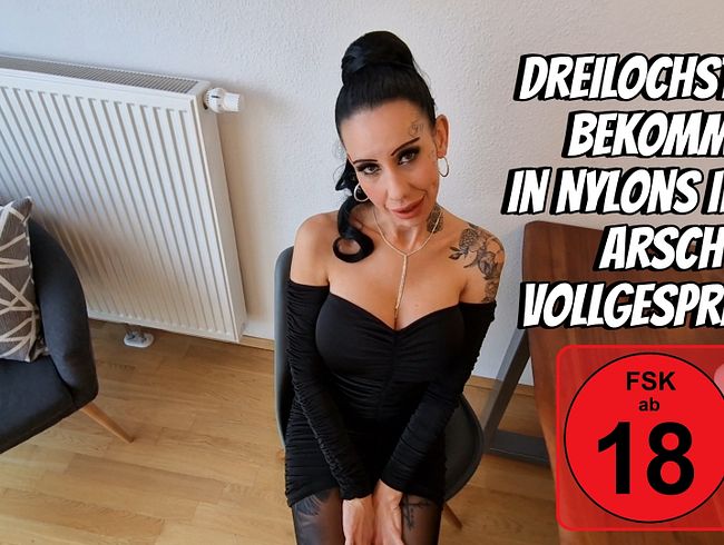 Dreilochstute bekommt in Nylons ihren Arsch vollgespritzt