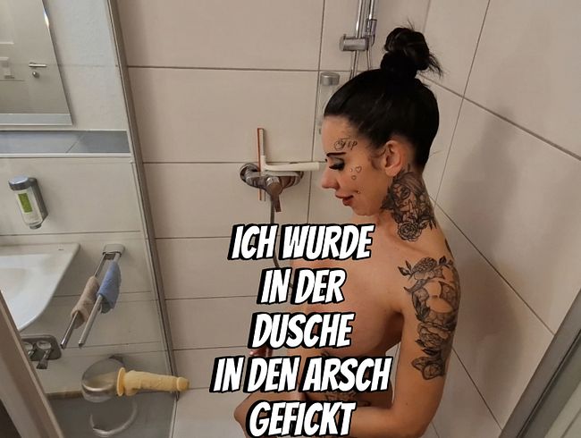 Ich wurde in der Dusche in den Arschgefickt