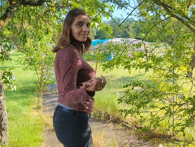 Ist das zu unmoralisch ? Passanten im Garten abgesamt !