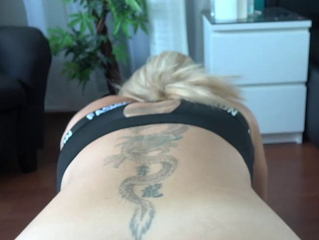 Beim Yoga von hinten gefickt