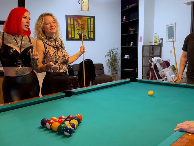 Eingelocht! Wette endet im perversen Gruppensex..