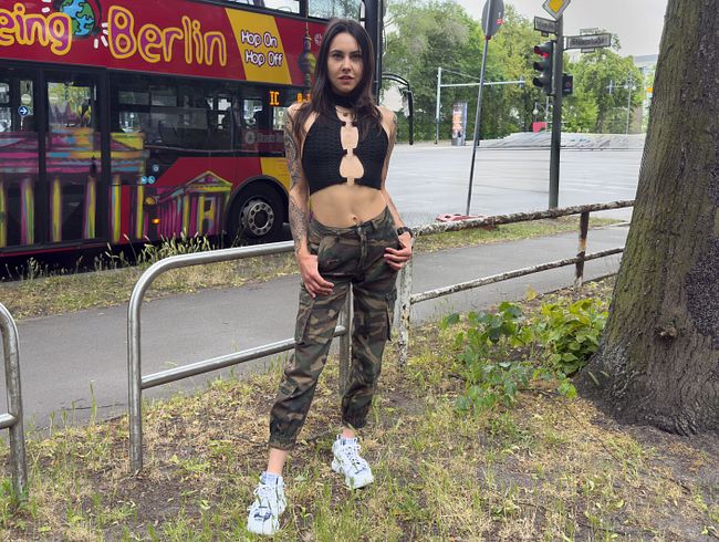 PSST – TOP-SECRET! Frech, fickbar, notgeil – versaut, mit neuem Schwanz mitten in Berlin! 