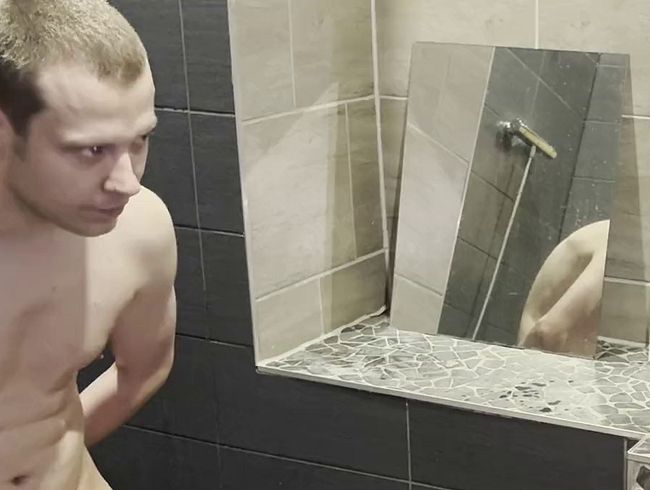 Mein Sklave unter der Dusche