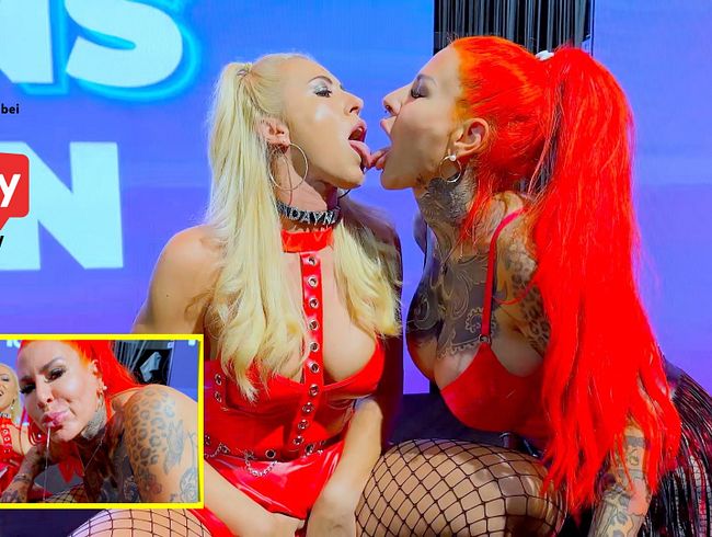 Bühnenshow der beiden geilsten Schlampen im Netz