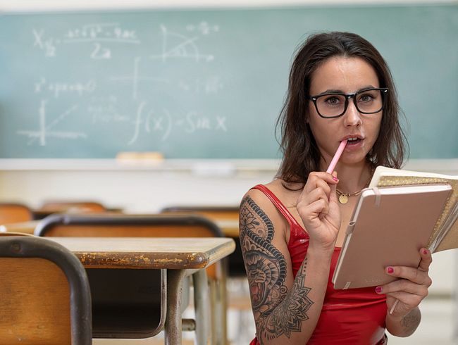 DIE TOTALE SCHWANZ-ERZIEHUNG! VON DER BERUFSCHUL-SCHLAMPE zur strengen LEHRERIN! Traust du dich?