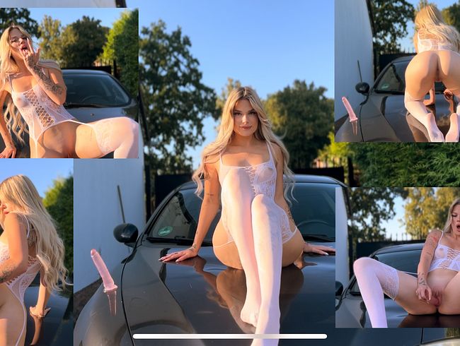 Car Action mit Bunny !!!!! Squirt + heiße Dildo Show auf der Motorhaube !!!