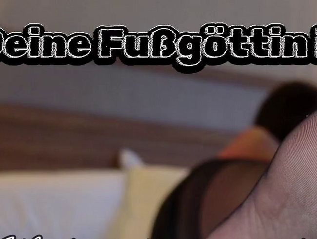 Deine Fußgöttin ignoriert dich – Während meine schwarze Strumpfhose deinen Geist beherrscht