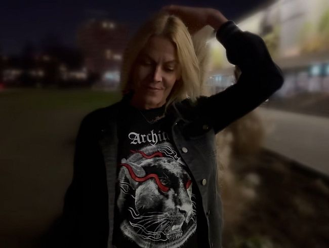 Nach dem Konzert...Fremder Typ spritzt Alles rein !!