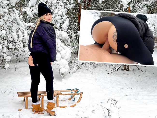Beim Rodeln hart reingerutscht - Outdoorfick bei -8 Grad