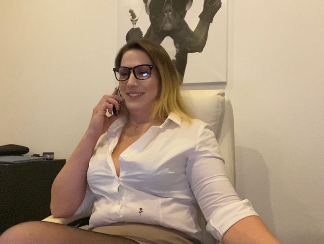 Officetime! Ich steh total drauf es mir im Office zu besorgen! So nass und so Geil!