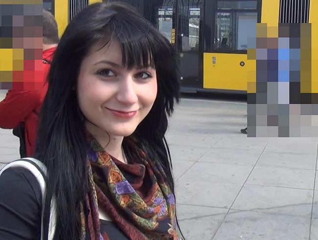 18j Spermaschlampe direkt am Alex gebangt
