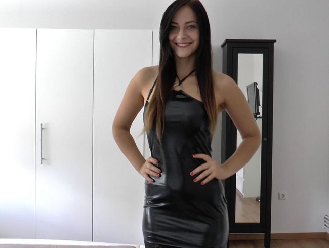 Lackbitch holt sich Creampie vom Jungspund!