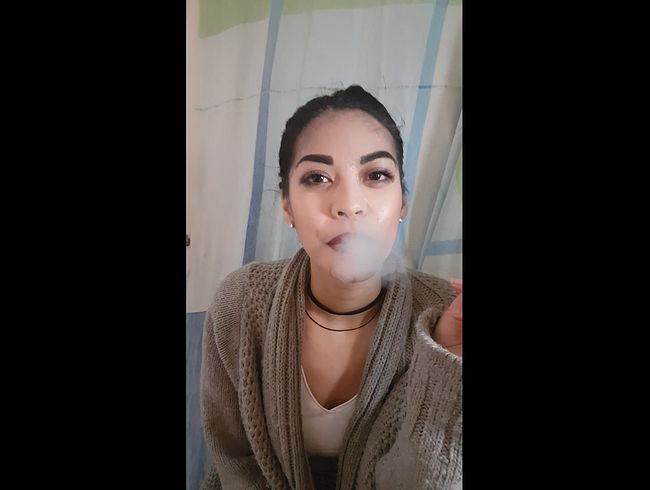 SMOKING THAI BITCH