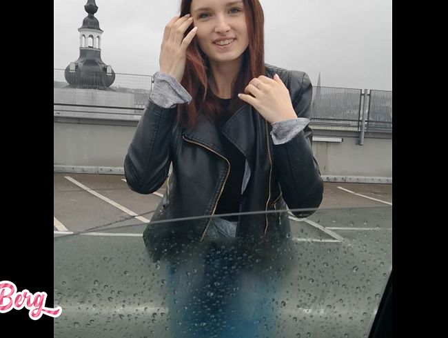 Auf dem Parkdeck abgeschleppt! Geiler Public Blowjob im Auto!