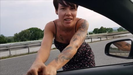 Hobbyschlampe ! Das erste mal Parkplatzsex
