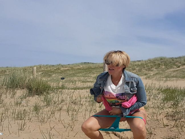 Schock - Schwangere pisst öffentlich am Strand!