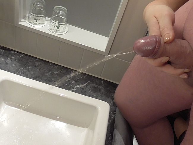 Sklaven Pissen lassen und ausgelacht