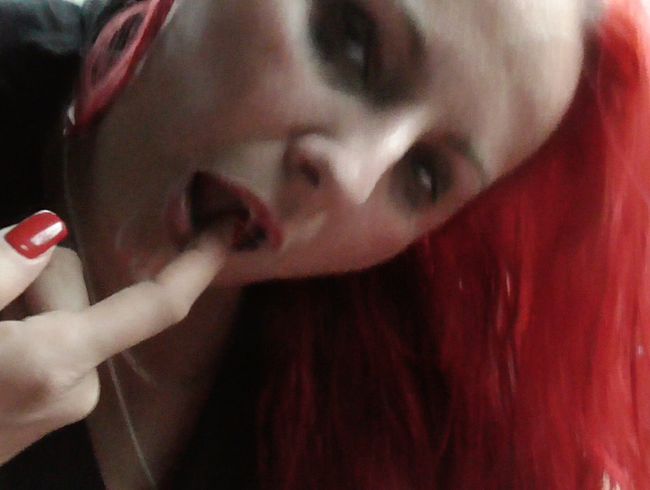 Unterwegs schnell ein SklavenSchwanz abgemelkt