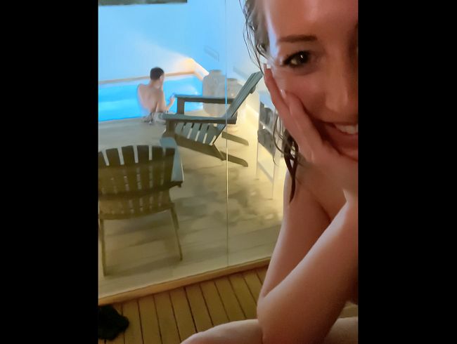 Public in der Sauna gefingert & grandios gekommen!