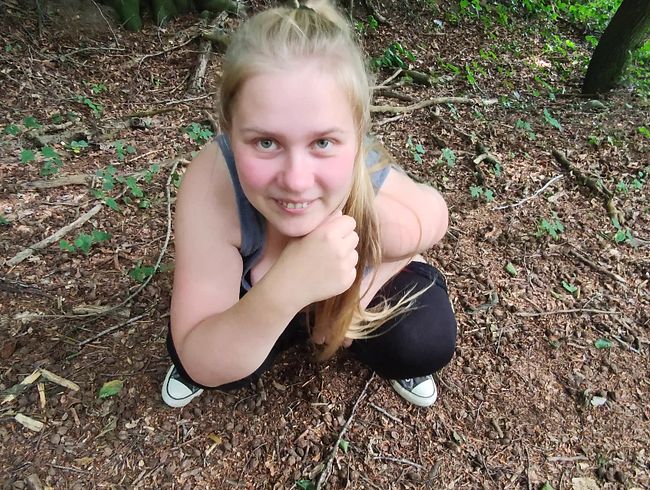 Pipi-Pause im Wald! Hat das Jemand gesehen?