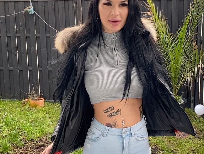 Jeans gepisst! Lass mich rein!