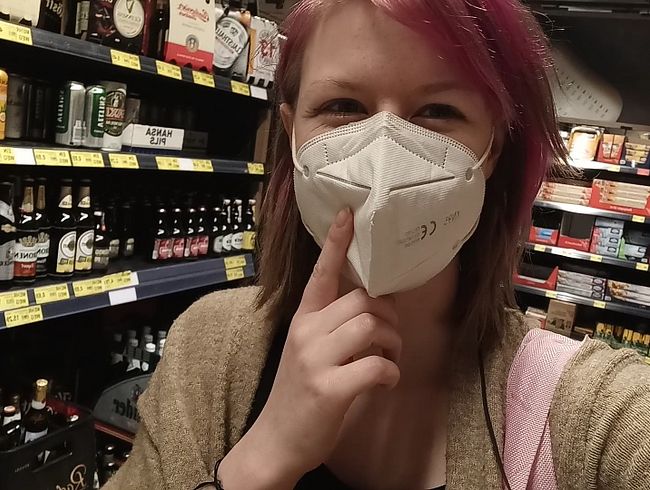 Creampie Höschen beim Einkaufen (ToyTest)