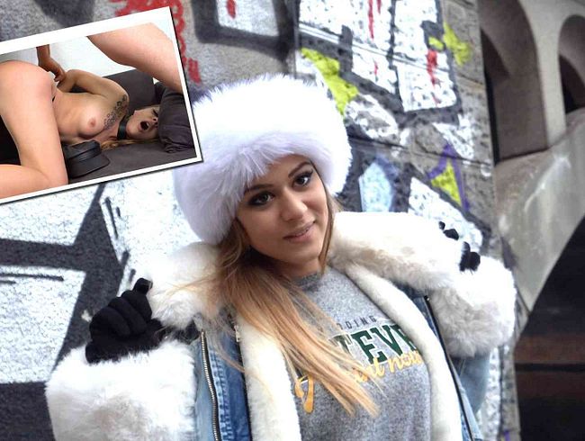 GERMAN SCOUT - Latina Teen Urlauberin in Berlin abgeschleppt und AO gefickt