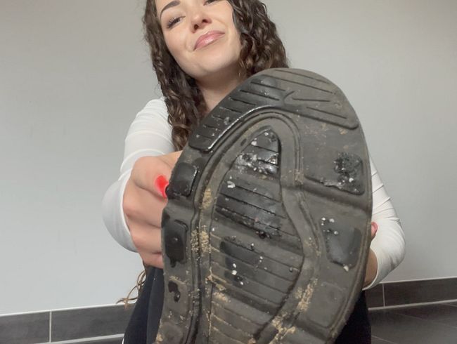 Spucke, Asche und dreckige Sneaker