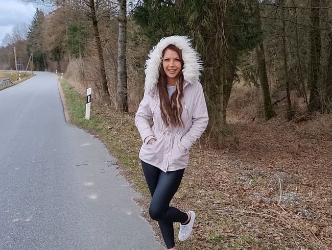 Dreister geht nicht !! Am Straßenrand gepisst und gefingert